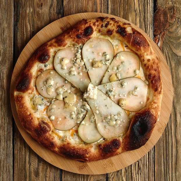 Receta de pizza de pera de Jumilla y queso azul. Foto: Bigstock