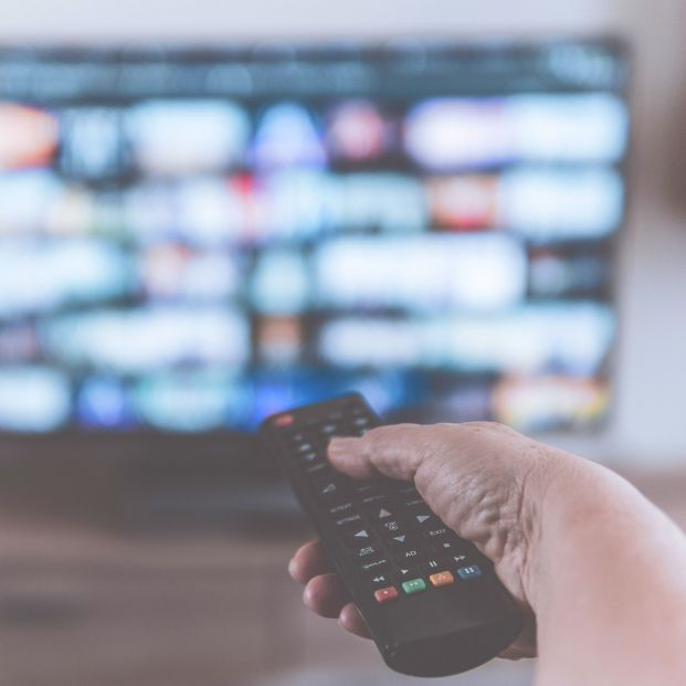 El consumo televisivo de los españoles en agosto es el más bajo en los últimos 25 años. Foto: Bigstock