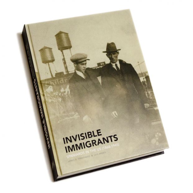 Portada del libro 'Emigrantes Invisible'