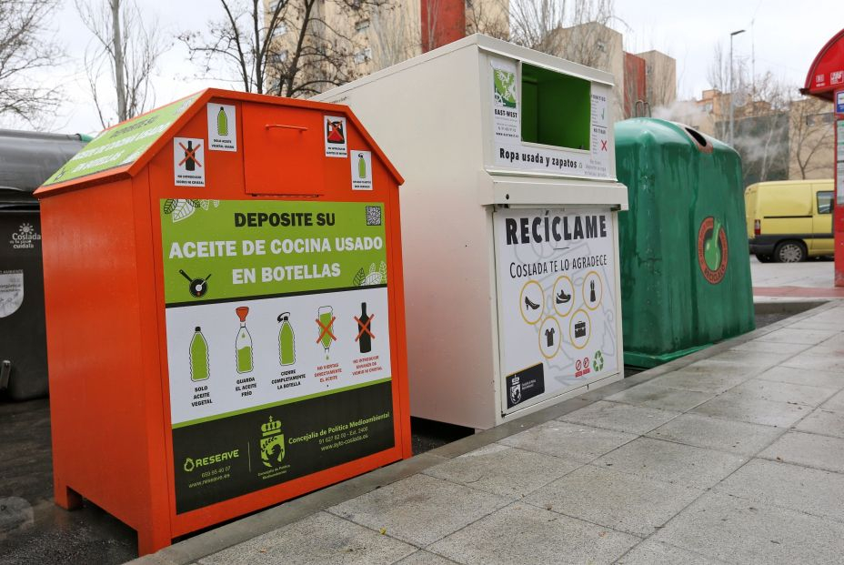 Dónde va la ropa que echamos en el contenedor de reciclar