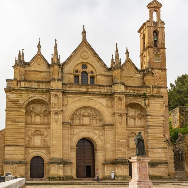 Cuáles son las ciudades españolas con más iglesias?