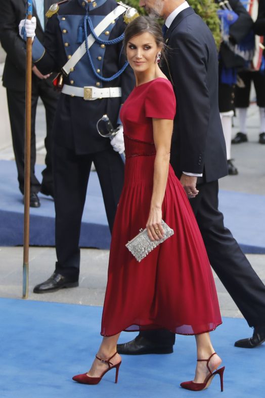 La Reina Letizia a su llegada a la Ceremonia de entrega de los Premios Princesa de Asturias 2019 celebrada en el Teatro Campoamor en Oviedo a 18 de octubre de 2019 