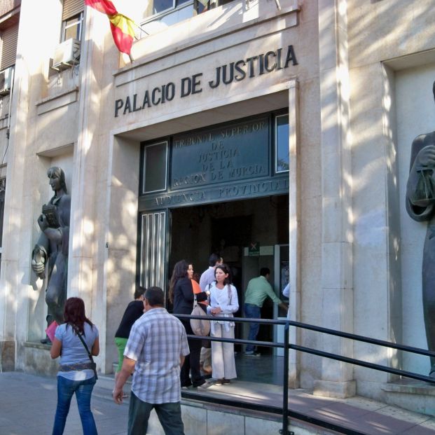 Jubilación abogados turno de oficio: El Supremo revisa si el límite de 75 años es discriminatorio