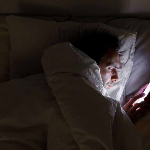 Usar tu smartphone antes de dormir podría ser la causa de tu insomnio