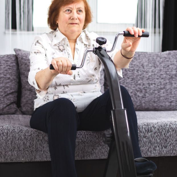 Sabías el uso de aparatos con pedales estáticos mejora el estado de forma  de las personas mayores? - Blog de Ortopedia Mimas