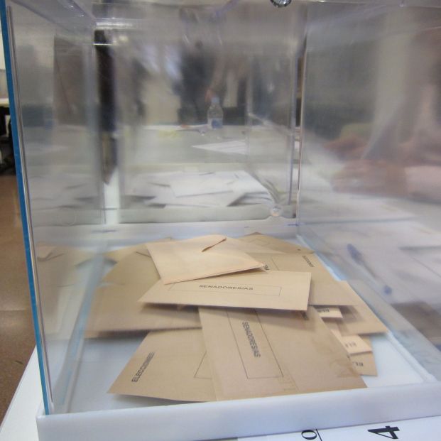 Diferencias entre voto en blanco, nulo y abstención. Urna en Elecciones andaluzas (Europa Press)