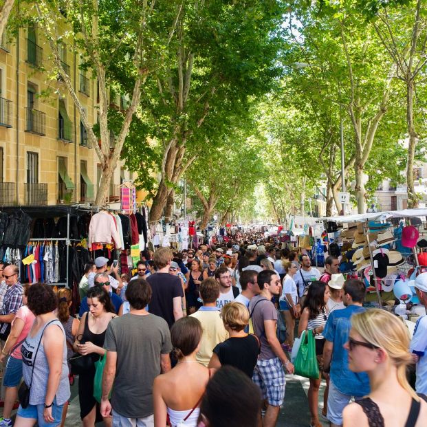 El Rastro de Madrid se llena cada domingo (Bigstock)
