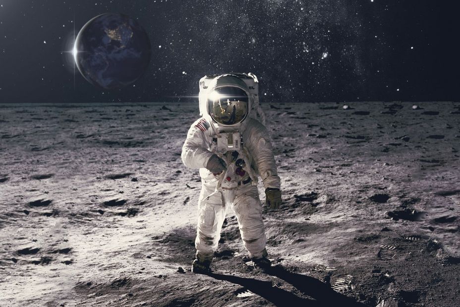 ¿Sabes por qué los trajes de los astronautas son blancos?