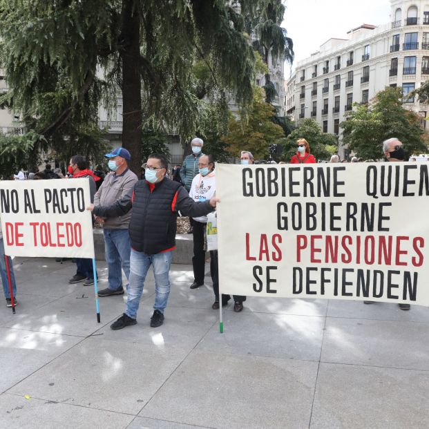 Pensionistas manifestándose contra el Pacto de Toledo