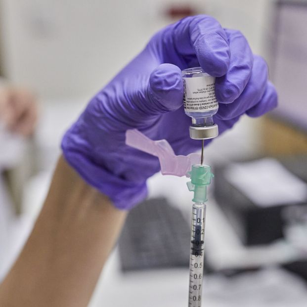 España seguirá sin vacunar con AstraZeneca a los mayores, pese a la recomendación de la OMS