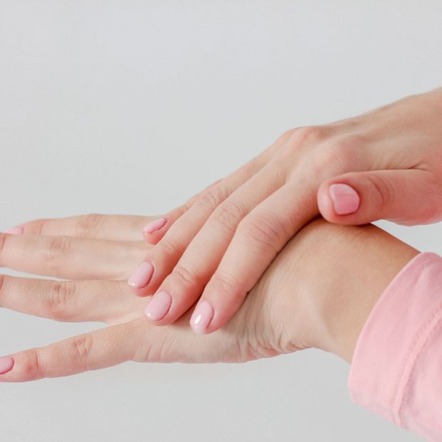 Remedios caseros para disimular o eliminar las manchas en las manos