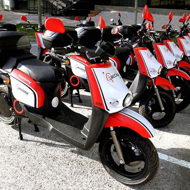 El Ayuntamiento de Barcelona multa a Acciona por habilitar motos de uso compartido sin licencia