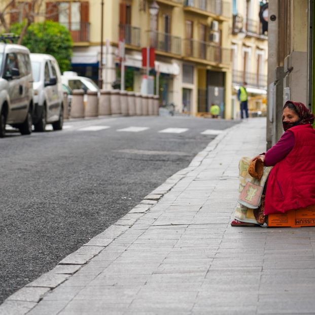 Una mujer muere en la calle como indigente sin saber que era millonaria por una herencia de su madre. Foto: Europa Press