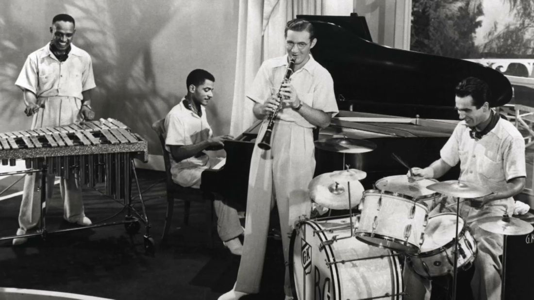 Benny Goodman con el pianista Teddy Wilson, el vibrafonista Lionel Hampton y el batería blanco Gene Krupa