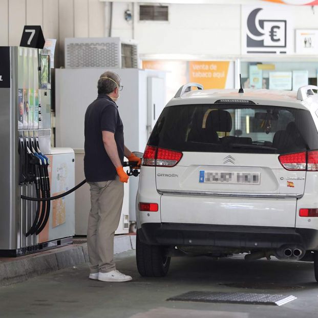 Tarjetas con descuentos en gasolina: ¿merecen la pena o tienen truco? (Foto: Europa Press)