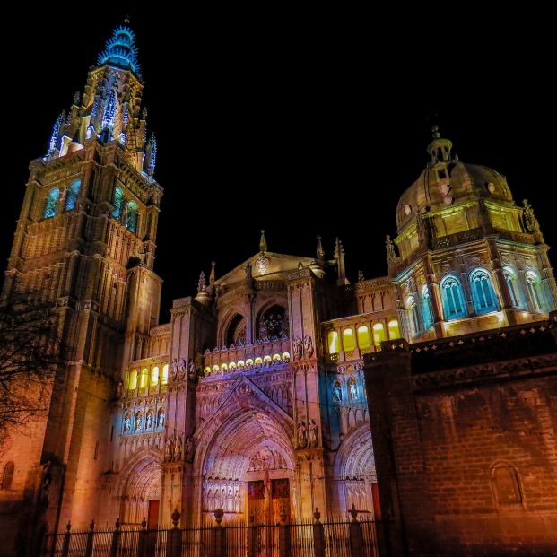 Catedral de Toledo de noche (BigStock)