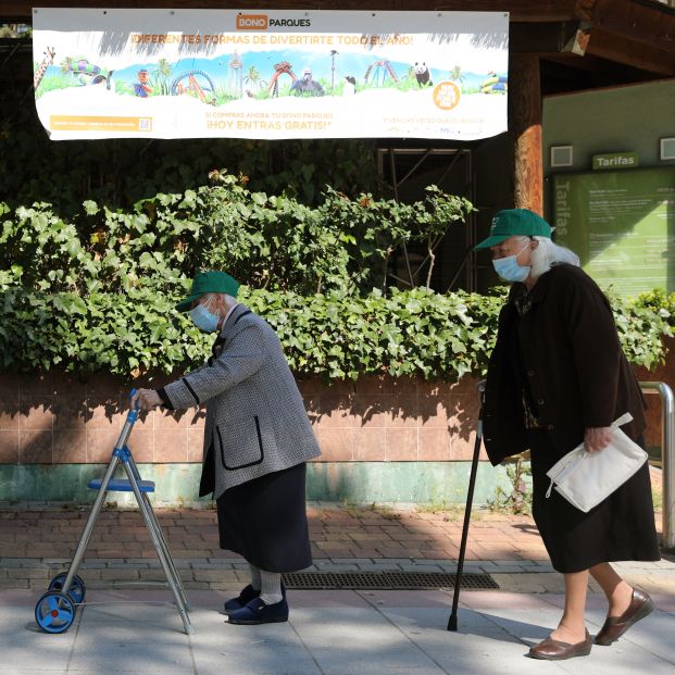Los hombres mayores disfrutan de más ventajas que las mujeres de su edad. Foto: Europa Press 