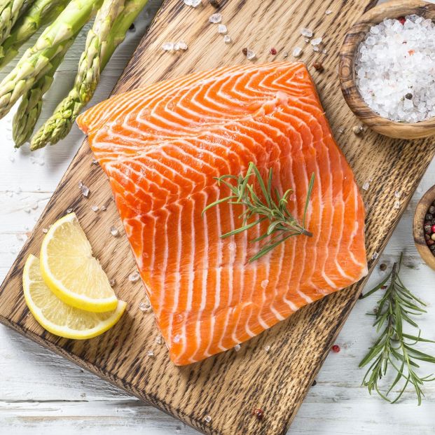 https://amp.65ymas.com/uploads/s1/78/56/3/bigstock-salmon-fish-uncooked-salmon-f-261874342_1_621x621.jpeg