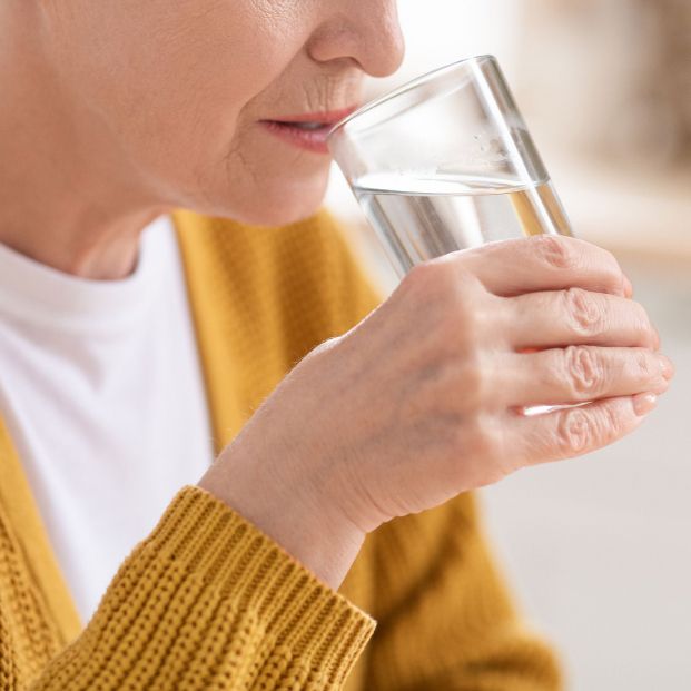 Beber suficiente agua podría prevenir la insuficiencia cardíaca. Foto: Bigstock