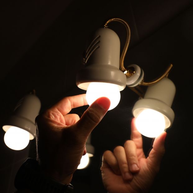 Un pueblo de Madrid se rebela ante las subidas del precio de la luz y deja de pagar a las eléctricas. Foto: Europa Press