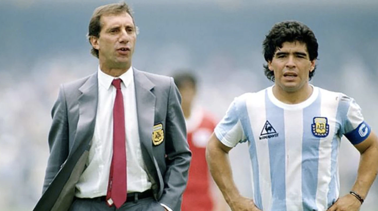 Carlos Bilardo aún no sabe que falleció Maradona, un hijo para él, pero pronto se lo van a comunicar