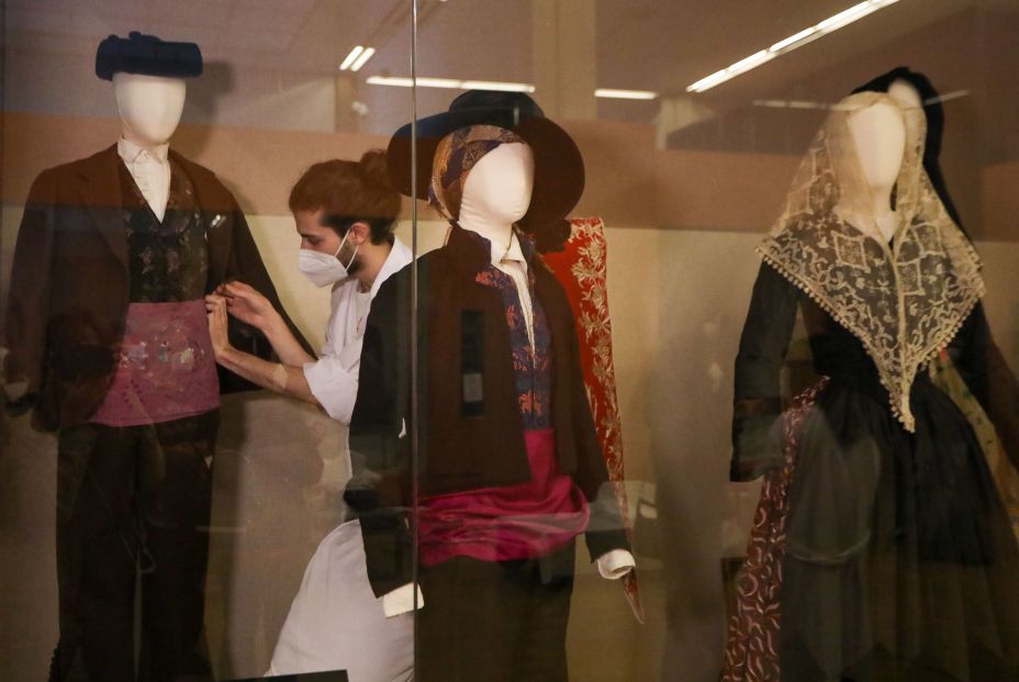 Reabre el Museo del Traje de Madrid con una nueva exposición permanente centrada en la moda española. Foto: Europa Press