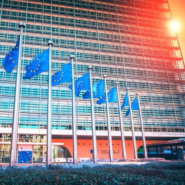 Bruselas no hará nada para frenar la actual subida de la luz
