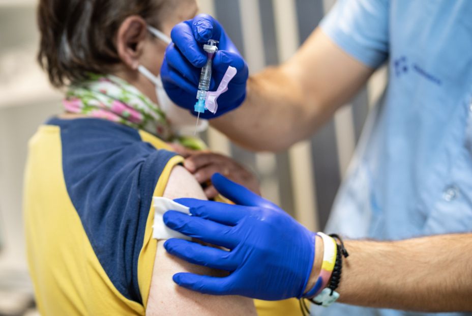 EuropaPress 4013475 persona vacuna gripe centro salud habana cuba 18 octubre 2021 vitoria pais