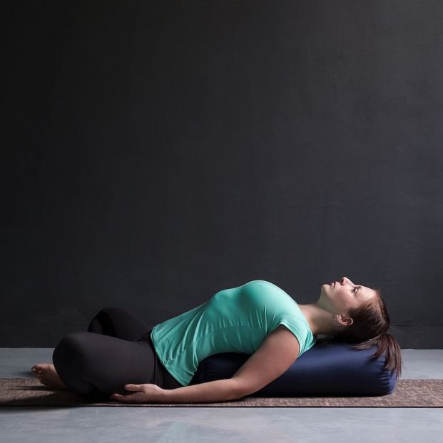 Posturas yoga Mariposa