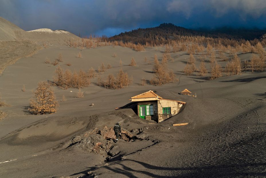 casas cubiertas ceniza cumbre vieja volcan