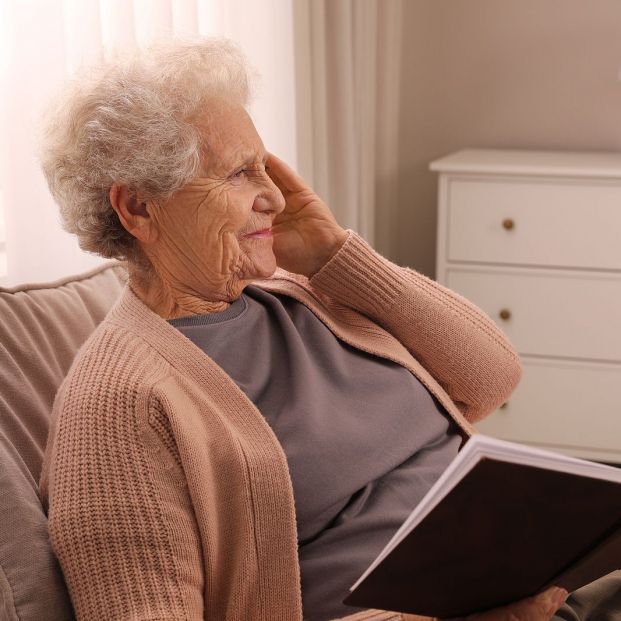 Descubren por qué las mujeres son más susceptibles a sufrir alzhéimer